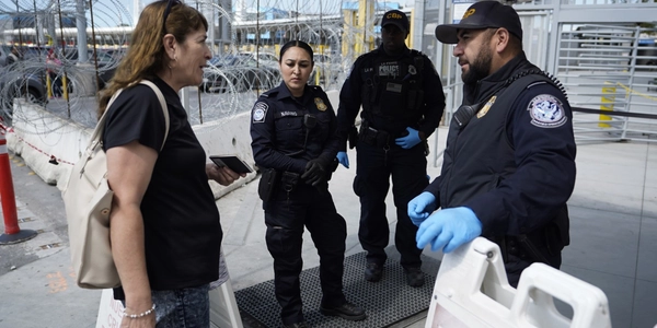 Las ciudades fronterizas mexicanas endurecen los controles sobre los visitantes estadounidenses