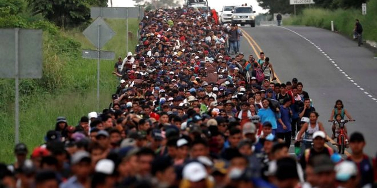 Caravanas migrantes crecen fuertes