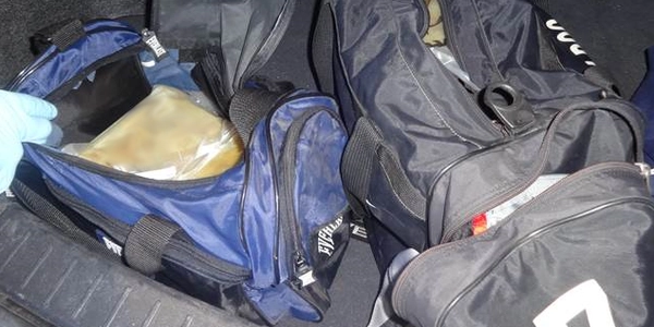 Demasiado equipaje alerto a las autoridades de la Patrulla Fronteriza