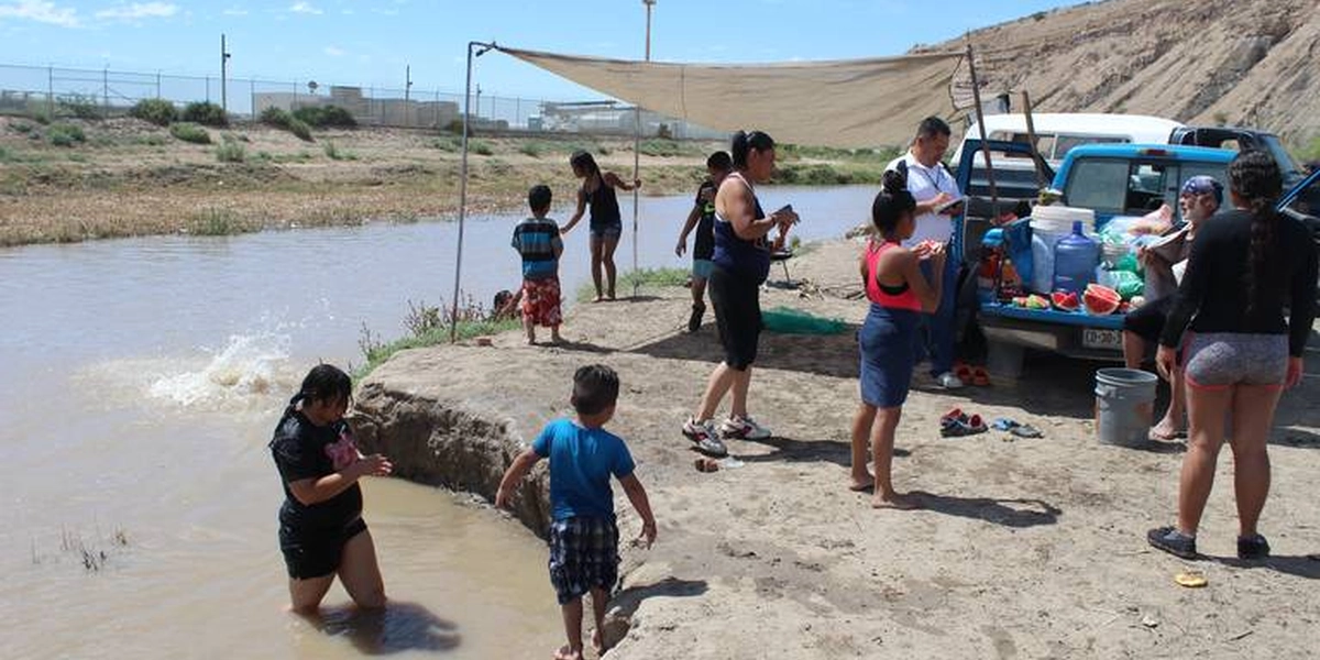 Encuentro entre nadadores en el rio y agentes termina en disparos