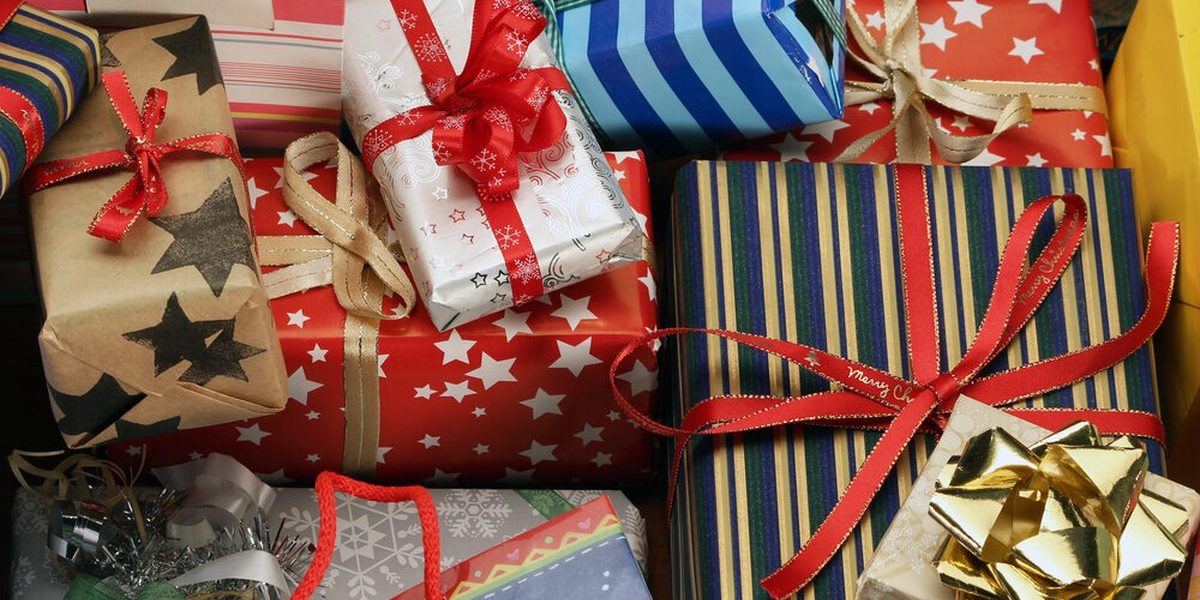 Madre de Texas es arrestada tratando de entregar regalos a niños en campamentos fronterizos de México