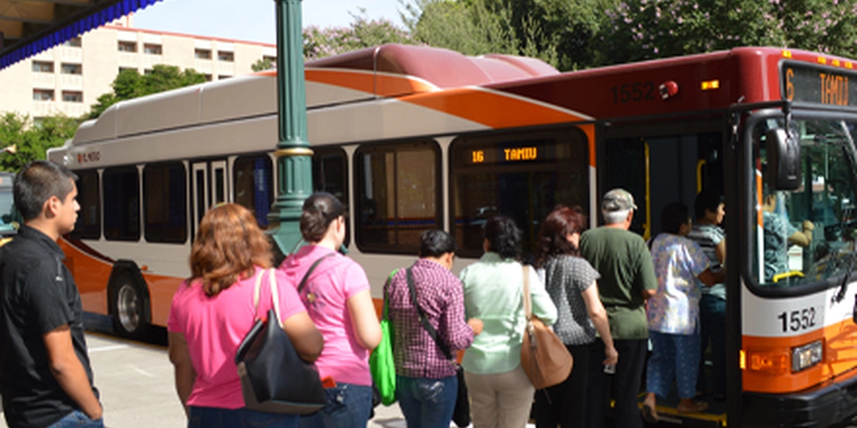 Los pases de autobús podrían llegar pronto para los pasajeros de El Metro