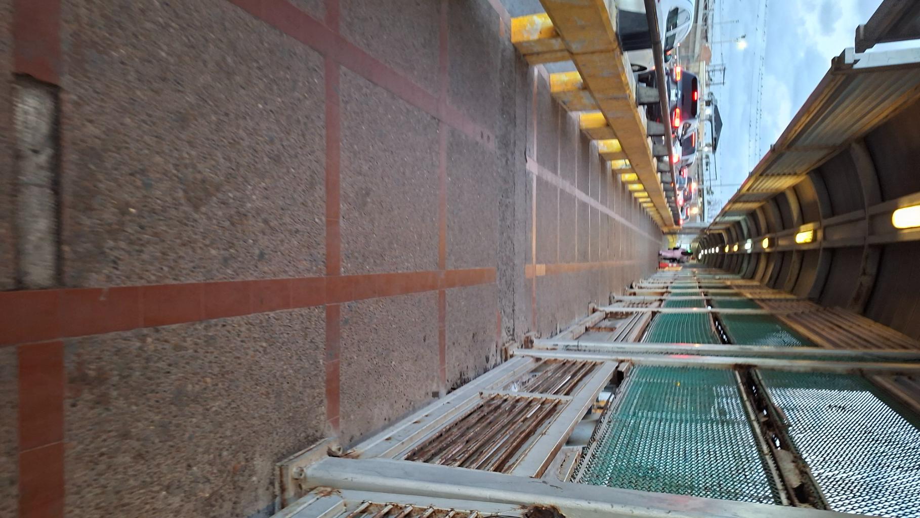 Puente nuevo fila caminando libre