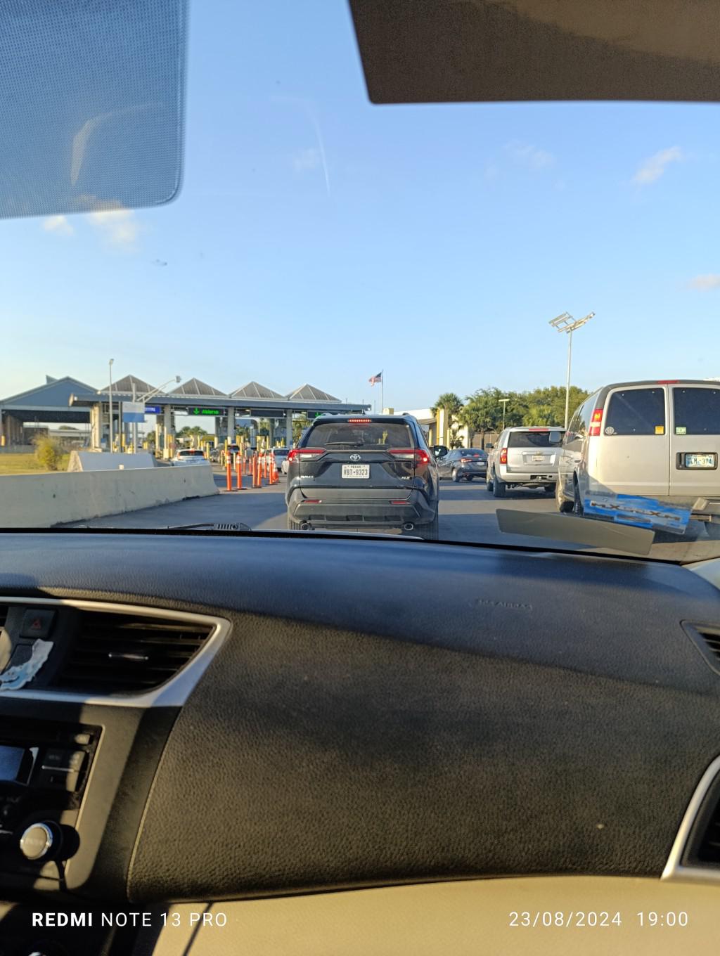 Puente de los tomates, 10 minutos de fila no hay casi carros