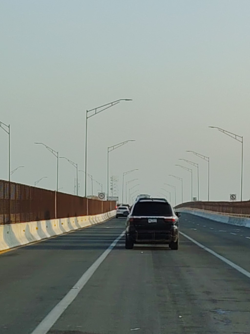 Actualización. 20minutos en puente de la Lauro villar, fila a mitad del puente de los tomates, avanzando moderadamente rapido
