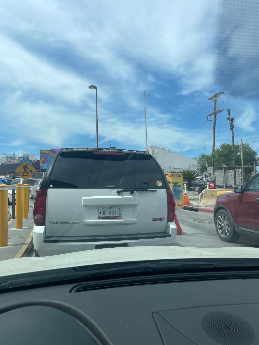 La línea está corta llega solo hasta la garita Mexicana, pero no se ha movido en una hora 👎