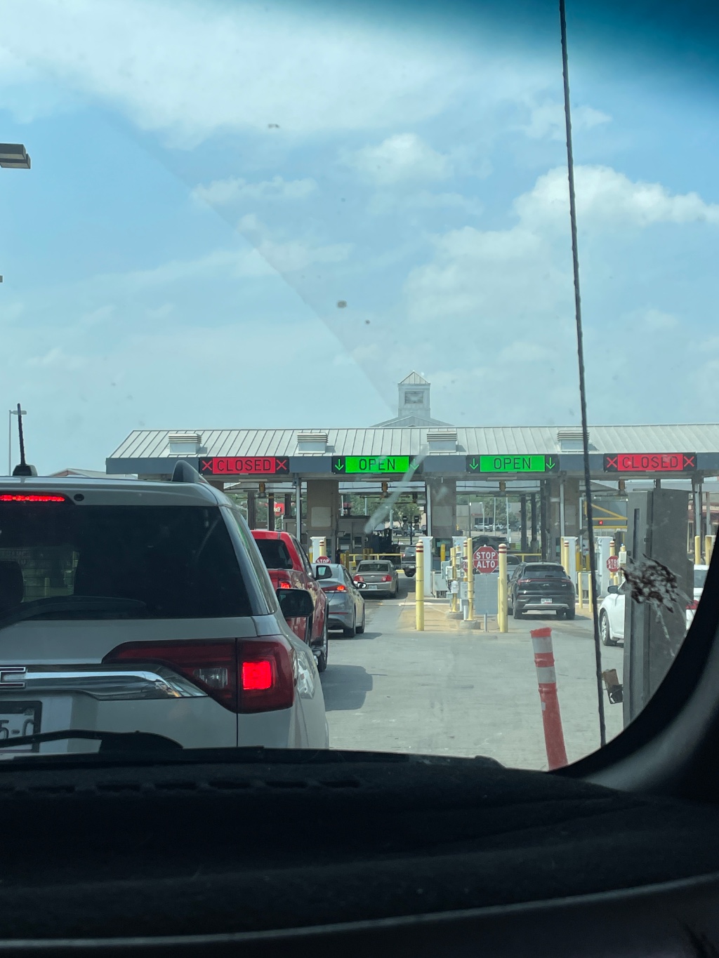 fila puente viejo 2 casetas abiertas y una hora de espera 