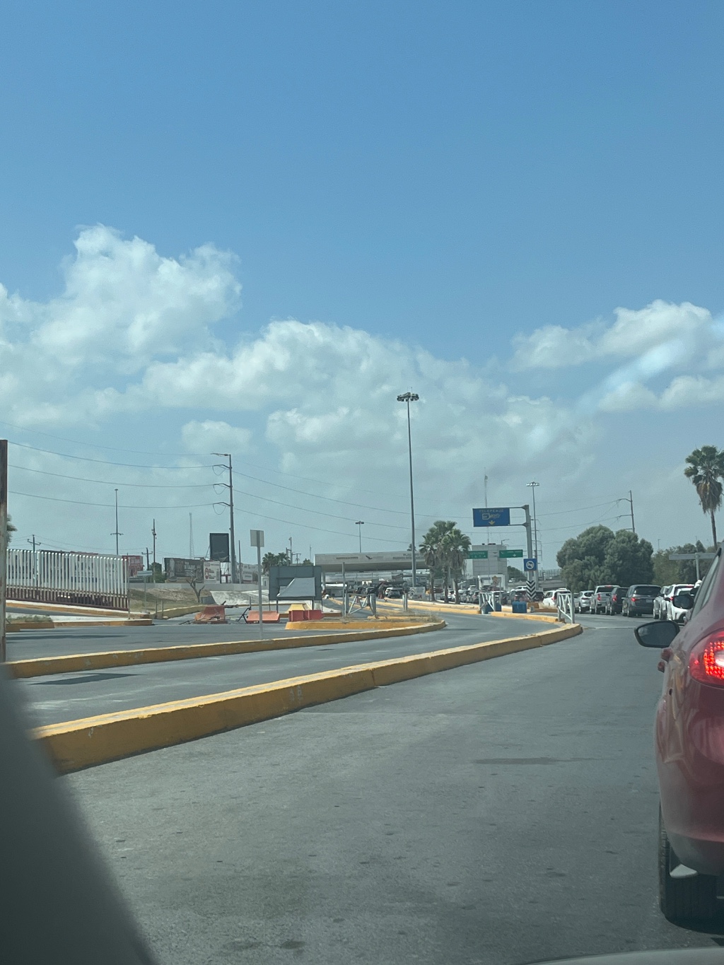 Está entre hora u hora y media para cruzar 